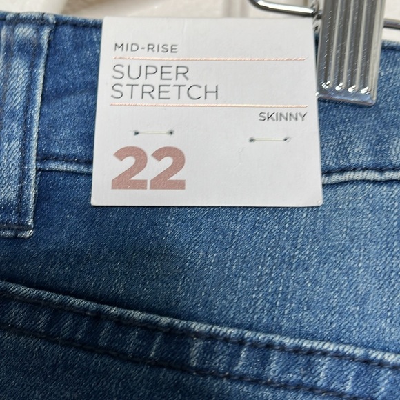 New Lane Bryant Mid Rise Super Stretch Skinny Distressed Jeans Women Plus Sz 22 - Picture 7 of 8